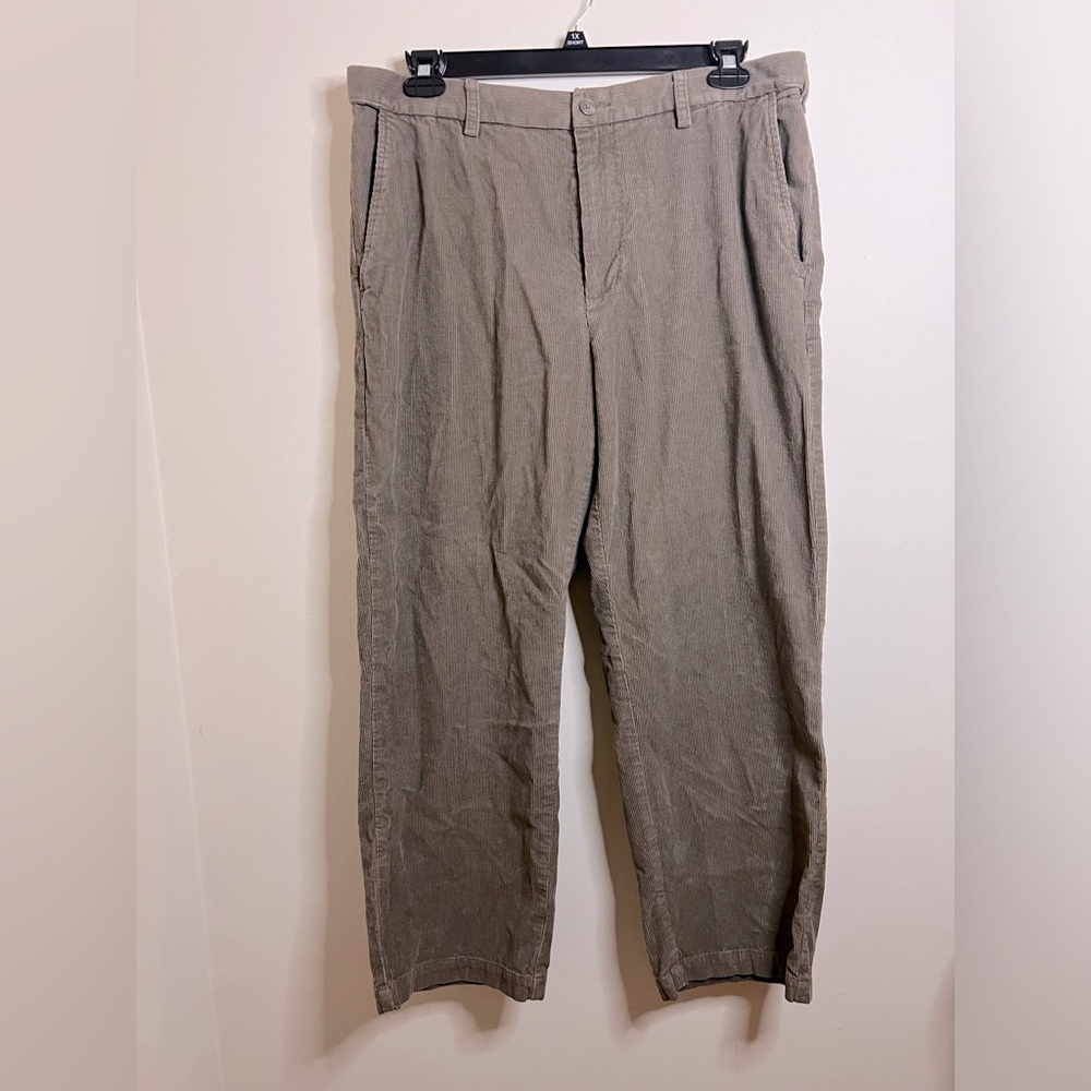 Croft and Barrow men’s corduroy pants gray size 38x29, elastic waist.